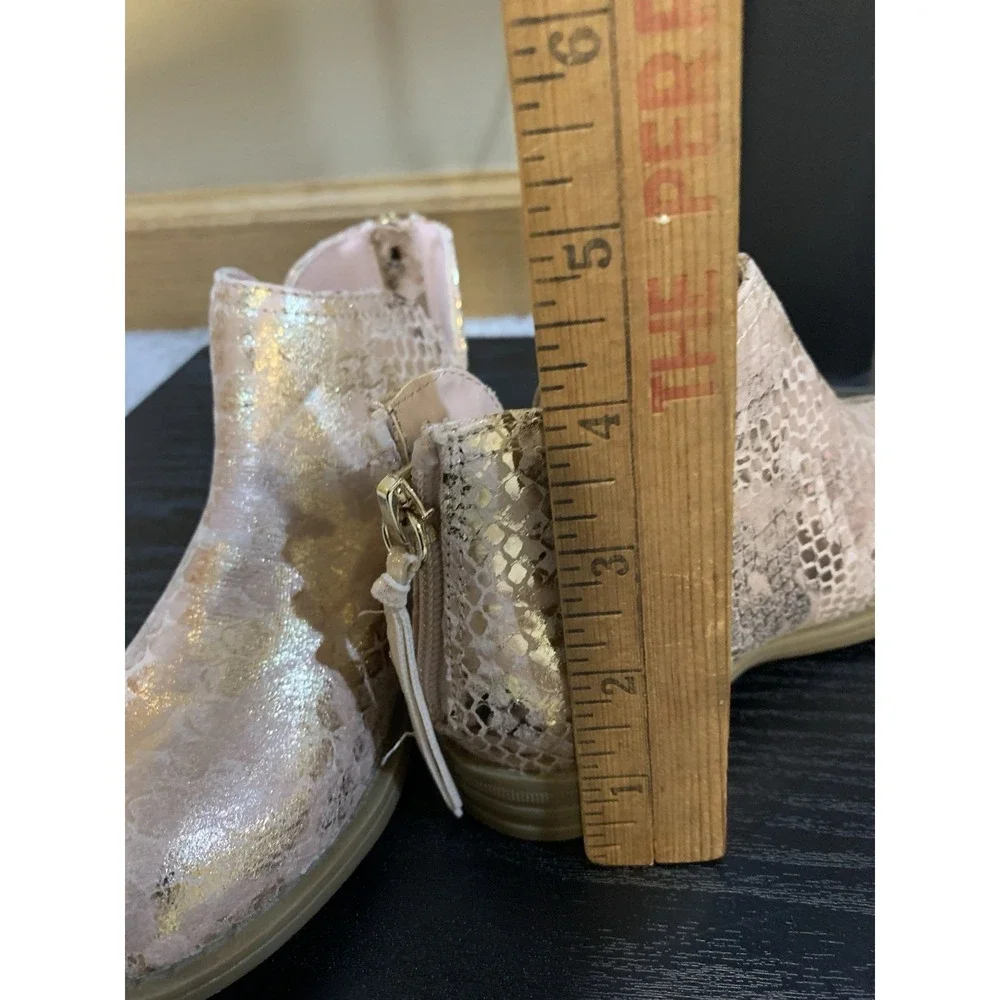 Girl  boots Kenneth Cole REACTION Wild Rose ESMA  9 Toddler Shoe PINK Snakeskin